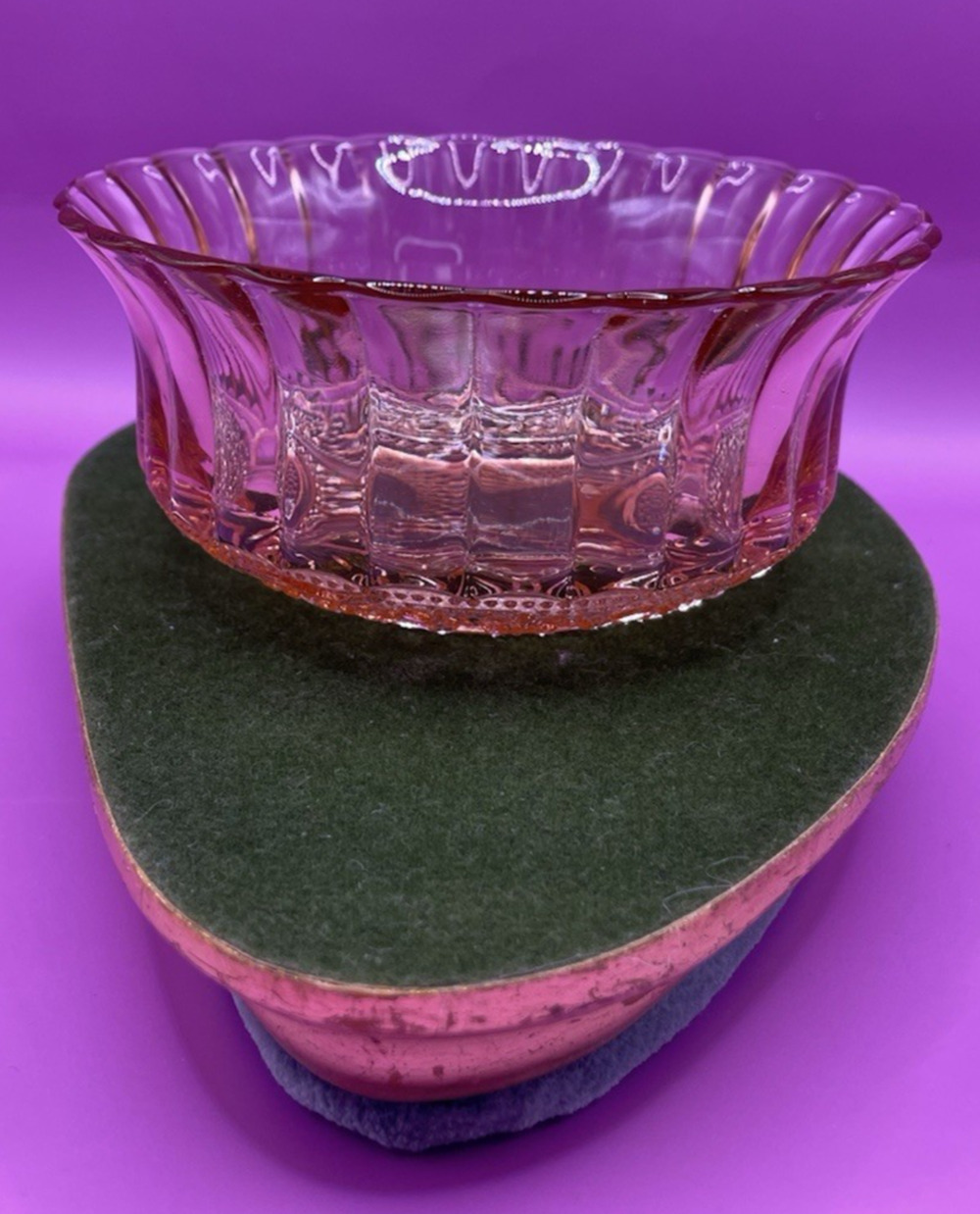 KIG Indonesia Pink Glass dessert Bowl Fleur De Lis Pattern 4.5" Diameter 2" Tall